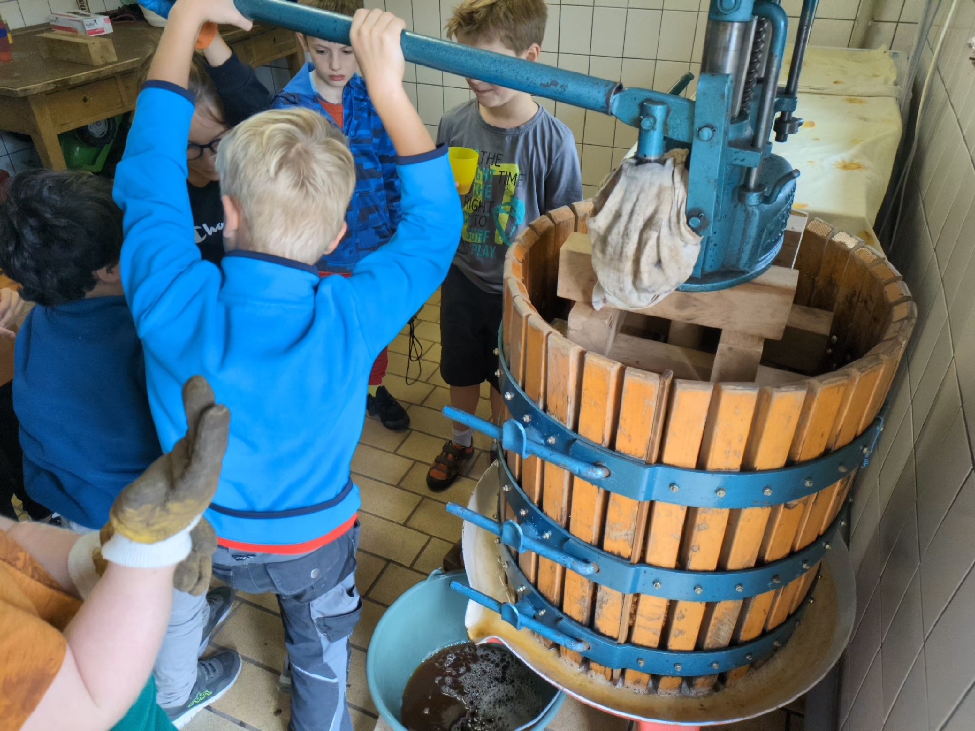 Vom Apfel zum Saft - das war erneut Thema an der Grundschule in Oberlauda.