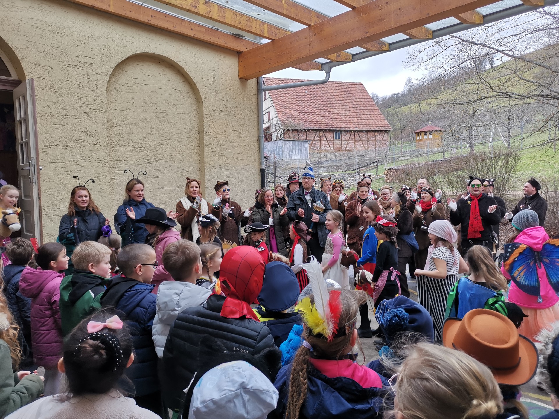 Am letzten Schultag vor den Faschingsferien wurde in Oberlauda so richtig gefeiert.