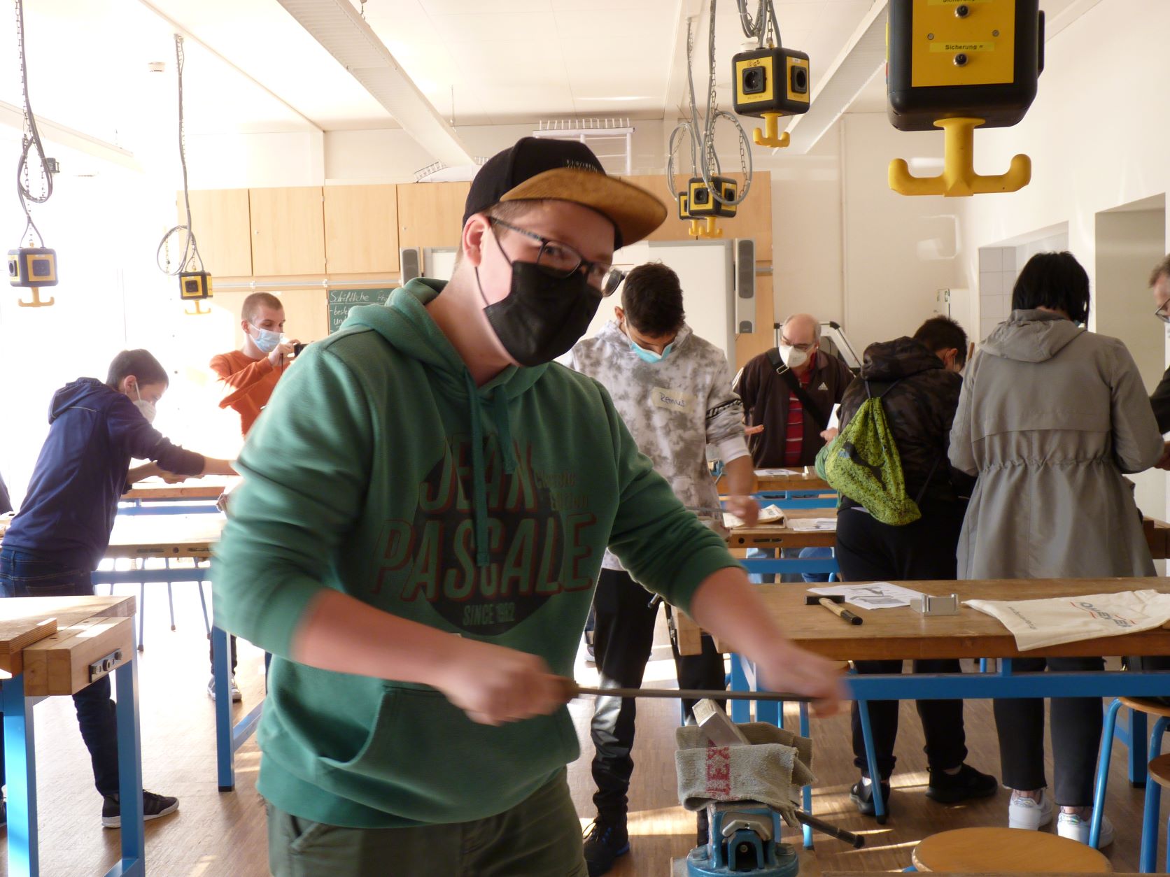 Ein Bagger auf dem Schulhof? Dann ist es wieder Zeit für die Eltern-Schüler-Werkstatt!